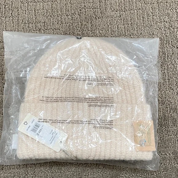 Favorite Daughter Beige Knit Logo Patch Rib Beanie display picture 1